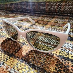 NWOT Vintage Hobie White Sunglasses